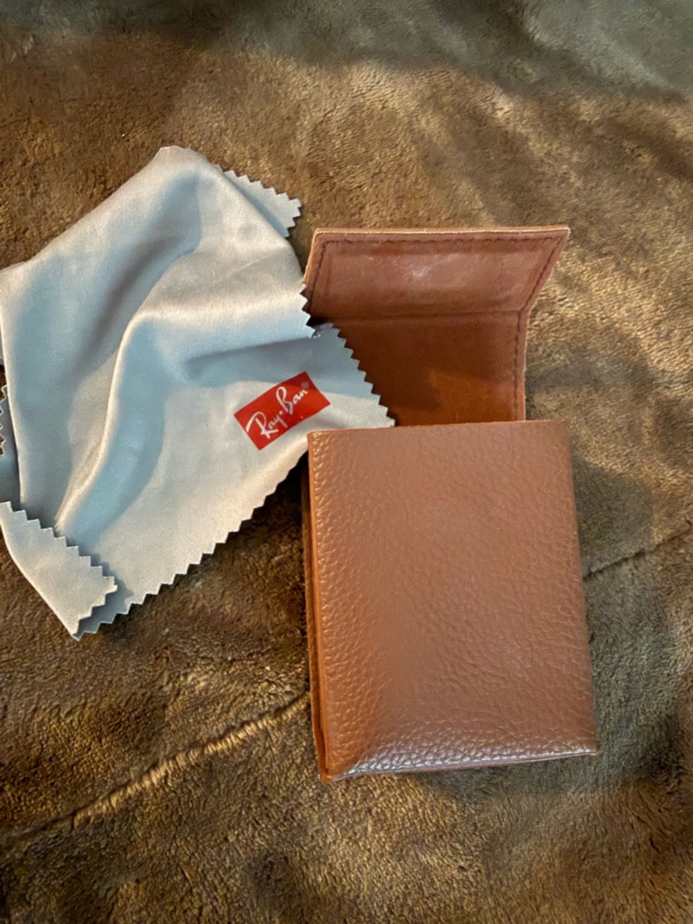 Ray-Ban folding Brown Leather Eyewear Case with Gray Cleaning Cloth